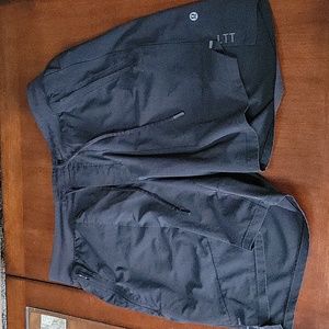 Lululemon License to Train Linerless Short 5". Black.